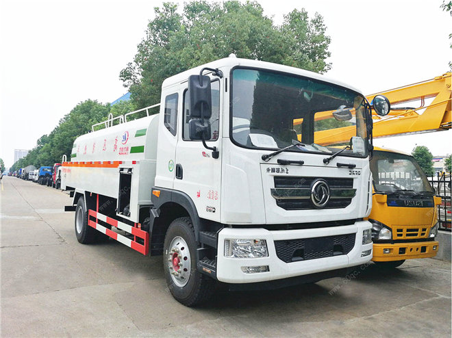 東風(fēng)多利卡D9高壓清洗車