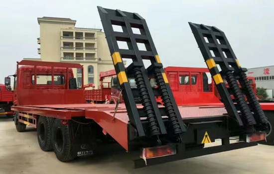 【國五】東風(fēng)后八輪挖機(jī)平板車