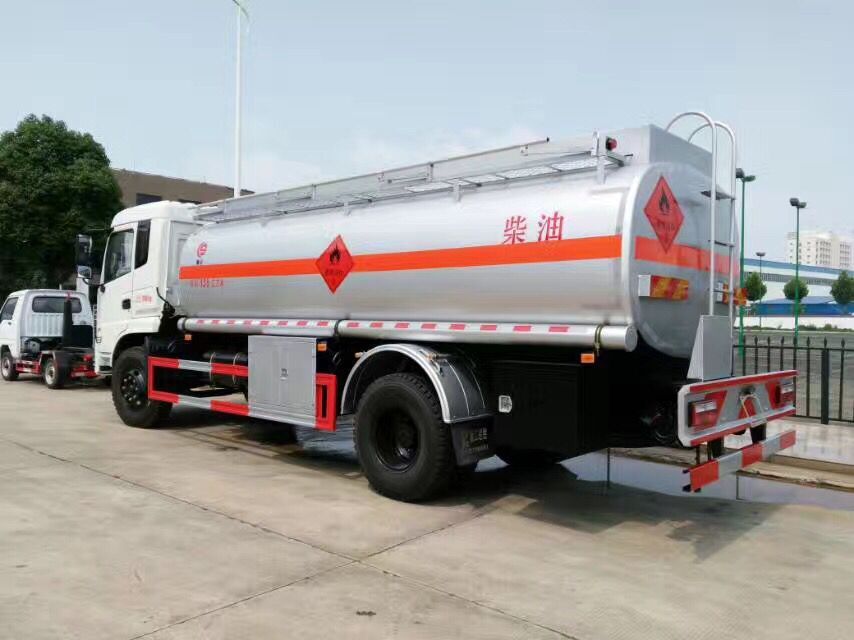 國五東風(fēng)12.5方運(yùn)油車