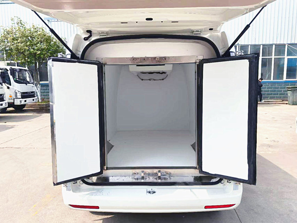長(zhǎng)安V3面包冷藏車(chē)