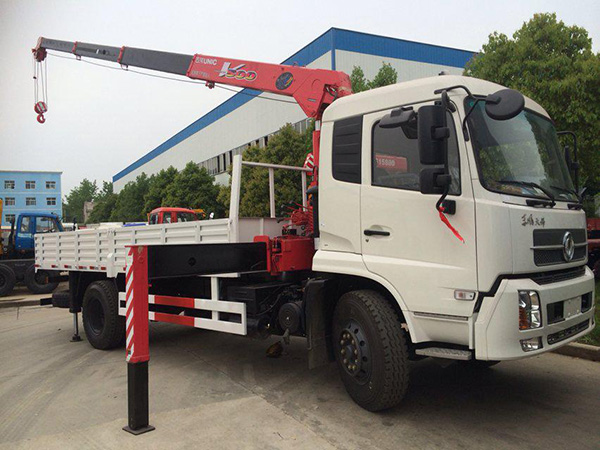 東風(fēng)天錦5.8米隨車吊 東風(fēng)天錦5.8米隨車吊