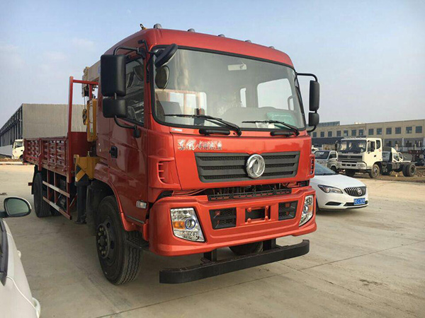 東風(fēng)5.8米貨箱隨車吊 東風(fēng)5.8米貨箱隨車吊