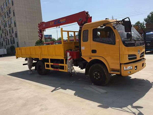 東風4.8米隨車吊 東風4.8米隨車吊
