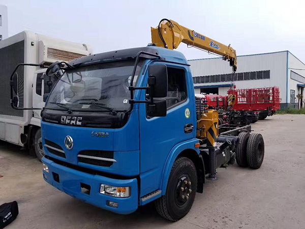 東風(fēng)3.4米藍牌隨車吊 東風(fēng)3.4米藍牌隨車吊