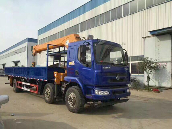 柳汽前四后四8.6米隨車(chē)吊 柳汽前四后四8.6米隨車(chē)吊