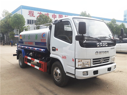 東風(fēng)多利卡D6灑水車(chē)