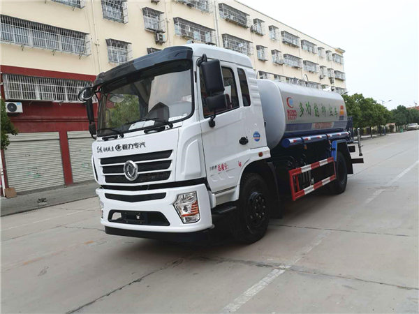 東風(fēng)D3灑水車帶霧炮