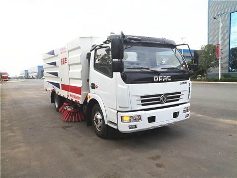 東風(fēng)多利卡D7掃路車