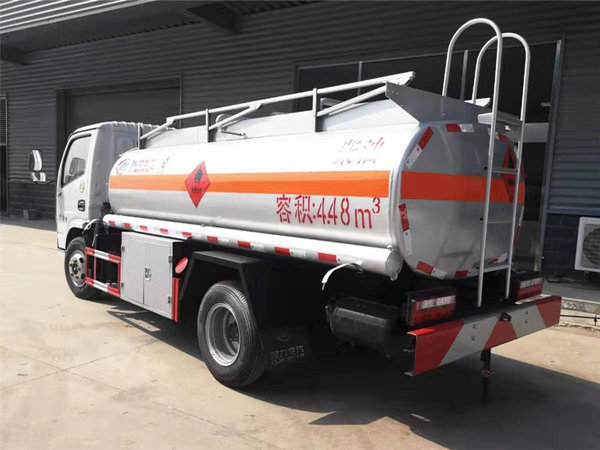 東風(fēng)多利卡D6加油車(chē)