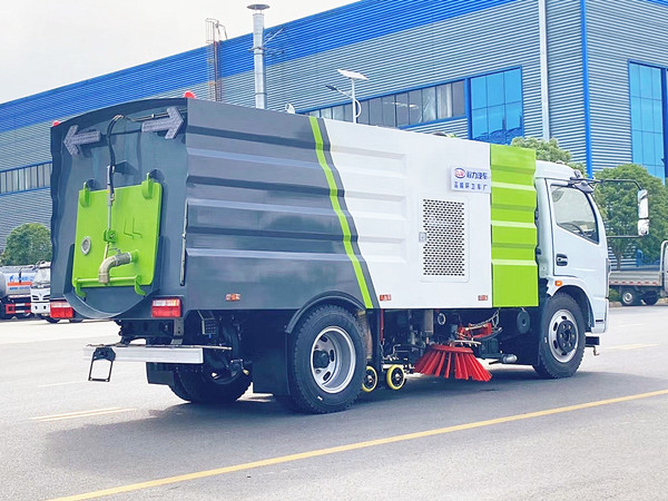 東風(fēng)福瑞卡8方洗掃車 東風(fēng)福瑞卡8方洗掃車