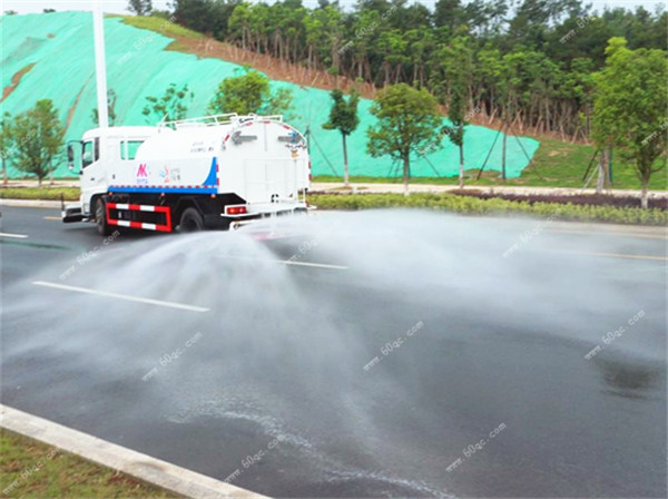 東風(fēng)天錦高壓路面清洗車