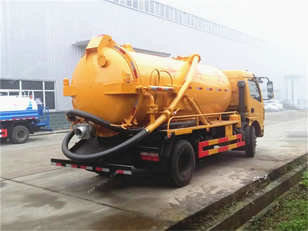 東風(fēng)多利卡D7吸污車