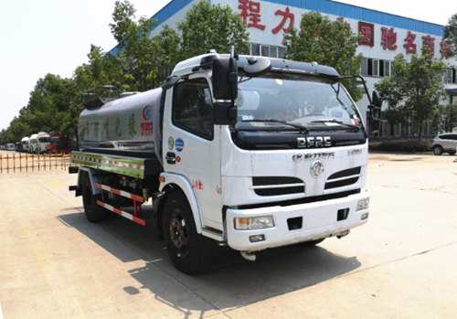 東風(fēng)福瑞卡8噸灑水車發(fā)往天津?yàn)I海新區(qū)