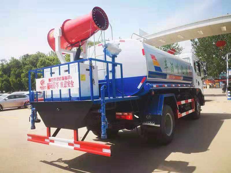 湖南岳陽(yáng)東風(fēng)D9灑水車加裝自動(dòng)水炮和噴霧機(jī)一車三用