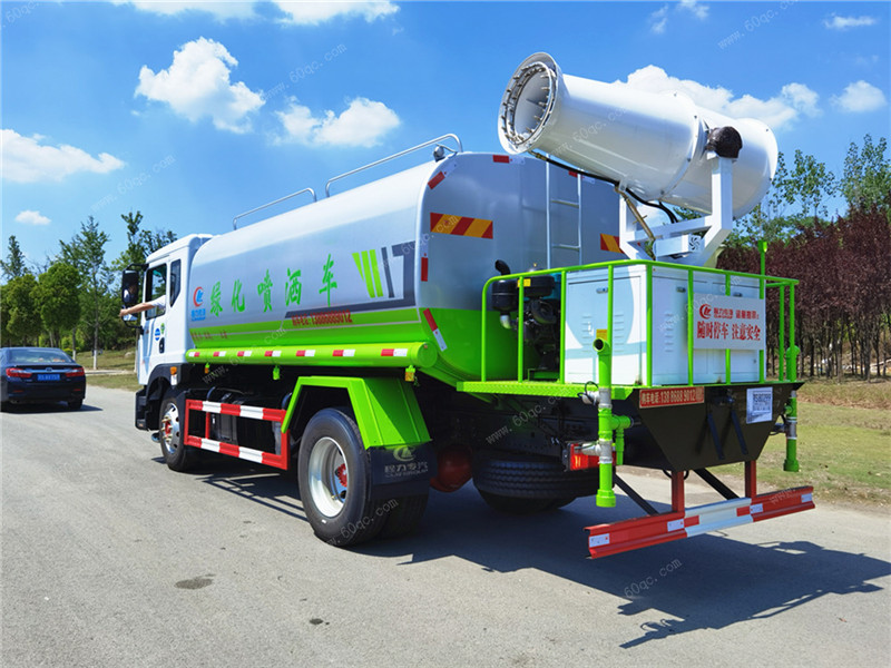 霧炮車廠家助力國家環(huán)保建設，國外局勢任然緊張！