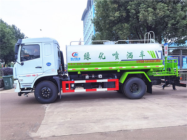 12噸灑水車多少錢，12噸灑水車包月出租要多少錢