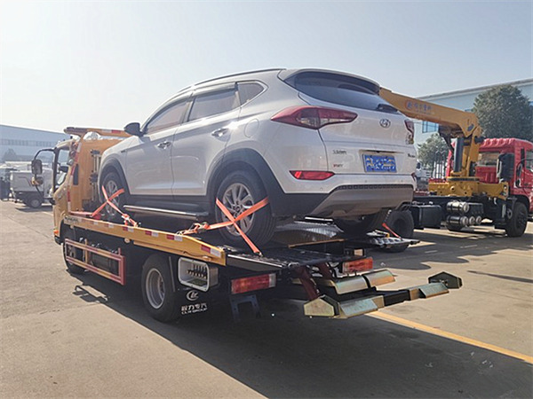 解放J6F藍(lán)牌一拖二清障車