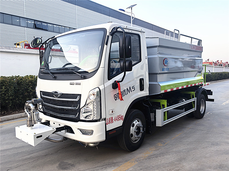 福田領(lǐng)航M5藍(lán)牌抑塵車(chē)