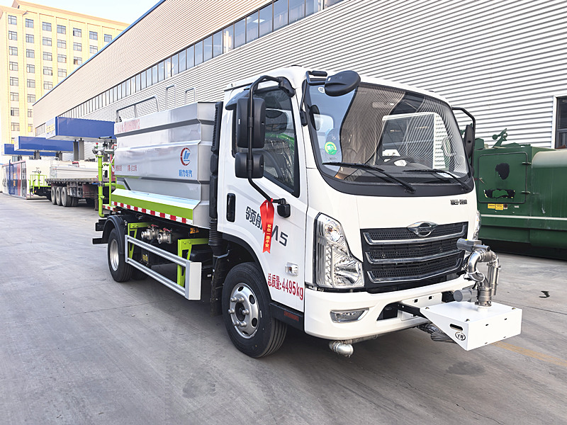 福田領(lǐng)航M5藍(lán)牌抑塵車