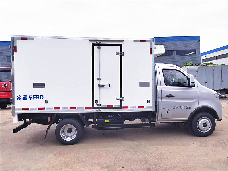 長(zhǎng)安跨越X3后雙輪冷藏車