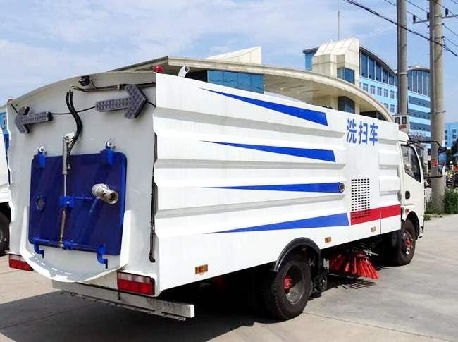 東風多利卡洗掃車