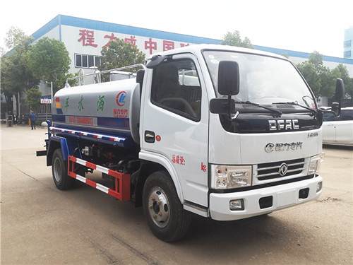 東風(fēng)灑水車一直受到全國(guó)用戶的歡迎！
