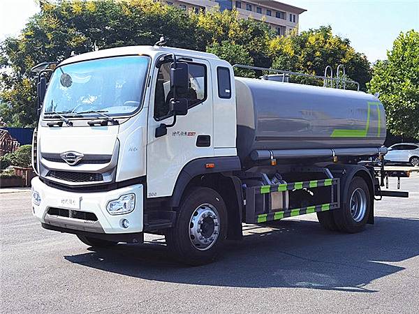 環衛灑水車能清潔衛生降溫，很多人對灑水車產生一些意見
