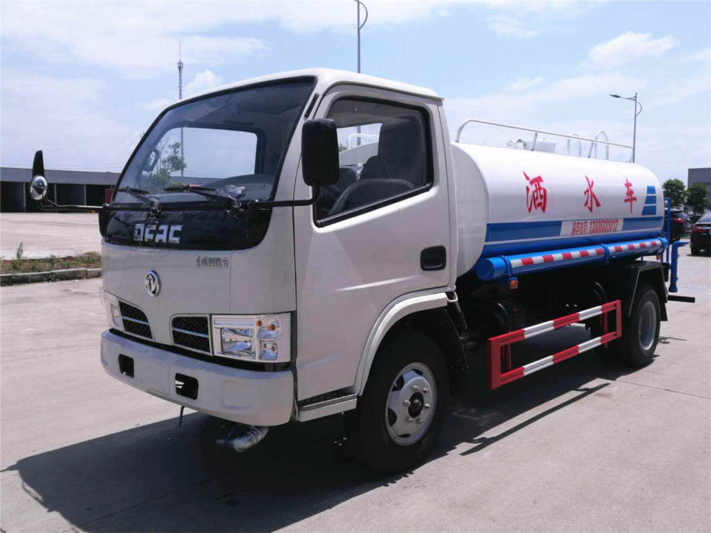 東風(fēng)福瑞卡5噸灑水車發(fā)車了